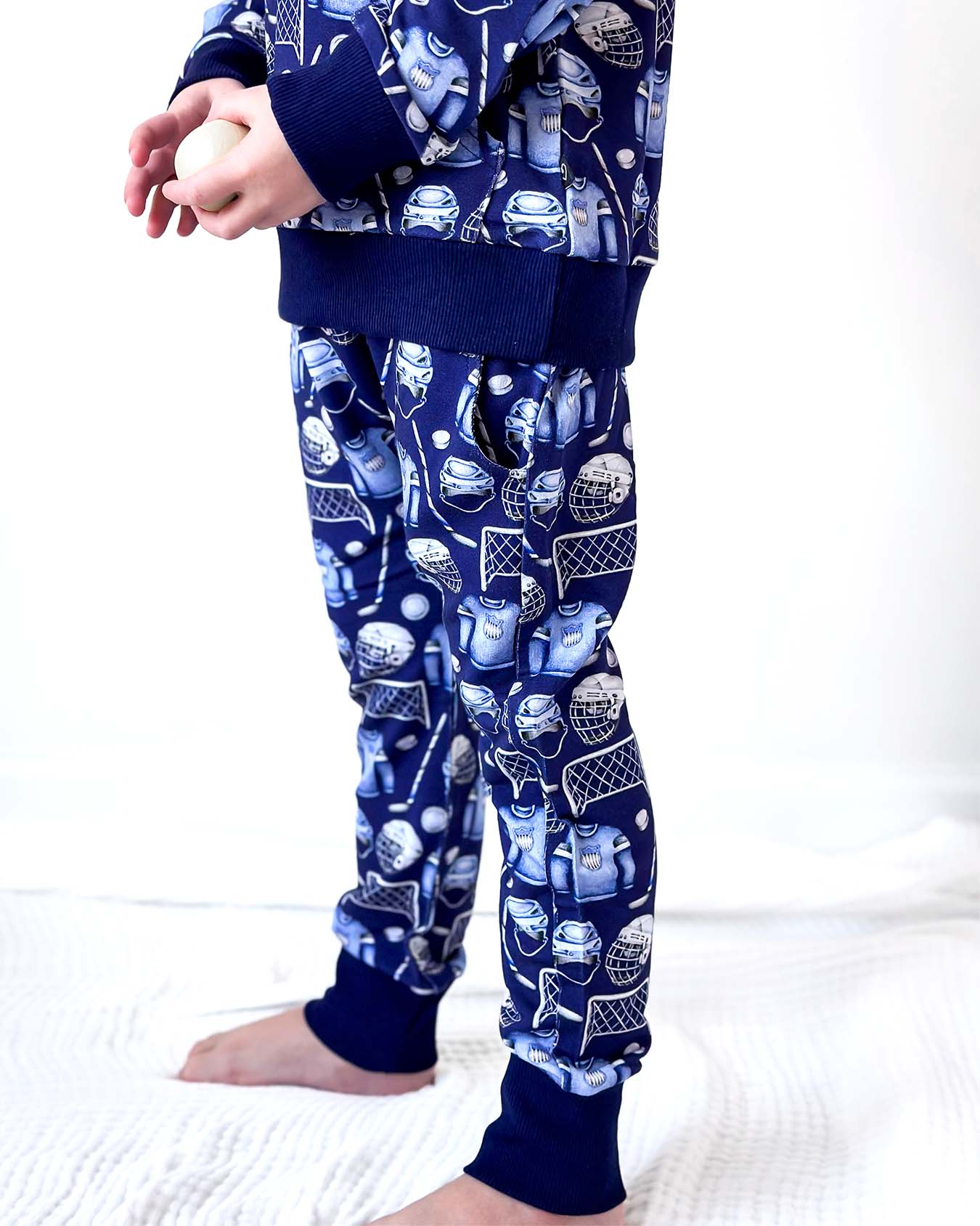 Lulu & newest Roo Jet Stripe Jogger Bundle